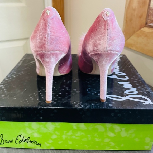 Sam Edelman Women’s 7.5 Haroldson Rose Velvet pumps with pompoms - Picture 3 of 4